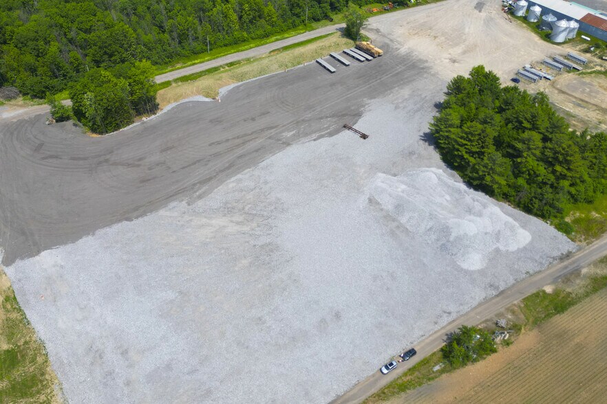 116 Boul Fortin, Saint-Bernard-de-Lacolle, QC à louer - Photo de l’immeuble – Image 2 sur 10