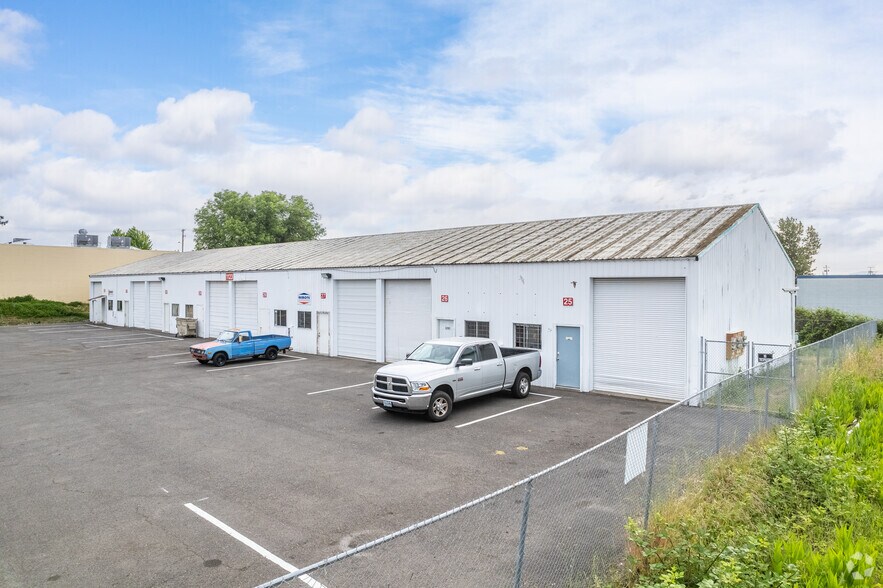 1121-1125 Bailey Hill Rd, Eugene, OR à louer - Photo de l’immeuble – Image 3 sur 5