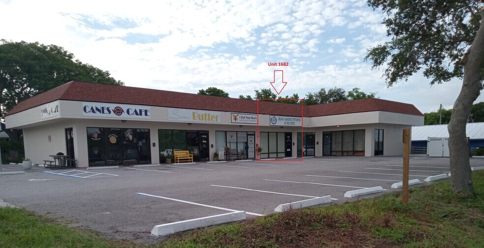 1675 Alt 19, Palm Harbor, FL à louer - Photo de l’immeuble – Image 2 sur 2