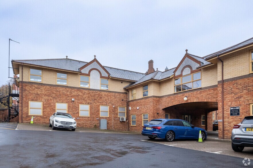 38 Lichfield Rd, Sutton Coldfield à louer - Photo de l’immeuble – Image 2 sur 12