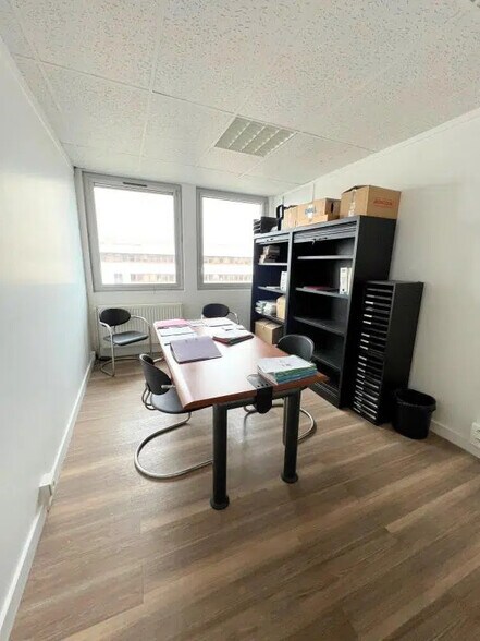 Bureau dans Le Chesnay-Rocquencourt à louer - Photo de l’immeuble – Image 3 sur 8