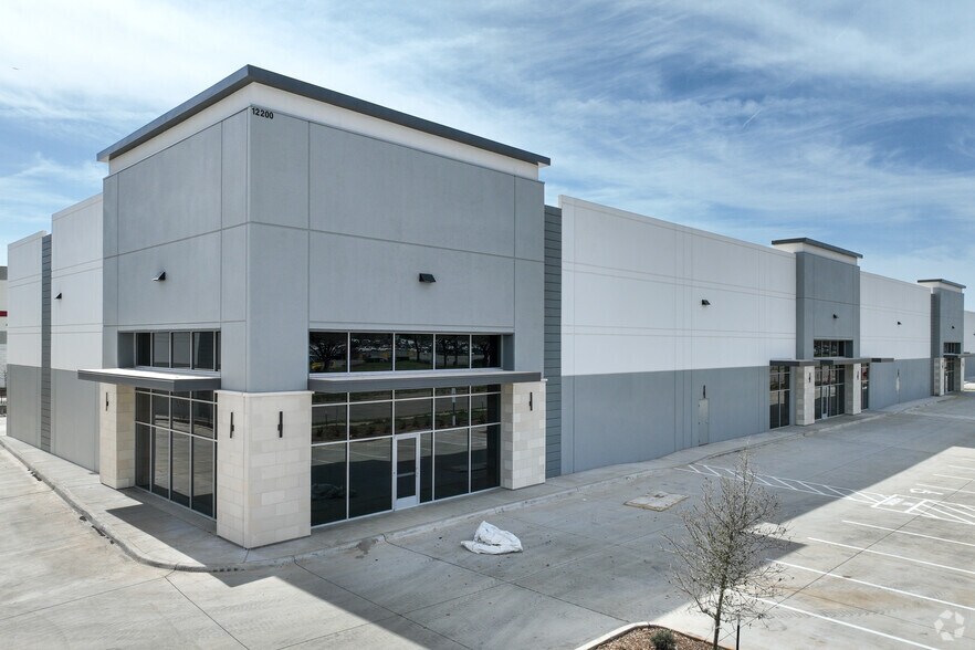 12224 Trinity Blvd, Fort Worth, TX à louer - Photo de l’immeuble – Image 1 sur 2