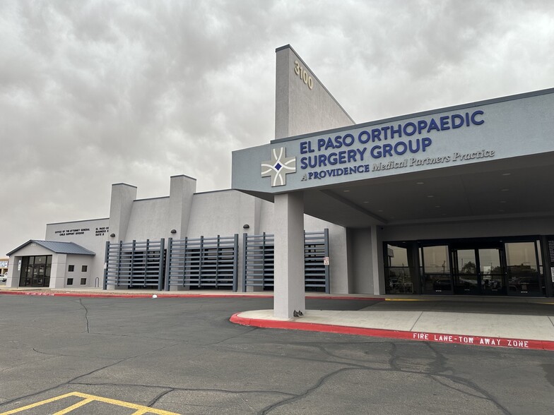 3100 Lee Trevino Dr, El Paso, TX à louer - Photo de l’immeuble – Image 3 sur 19