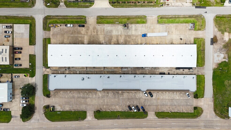 La Porte Business Park portefeuille de 2 biens à vendre sur LoopNet.fr - Photo de l’immeuble – Image 2 sur 14