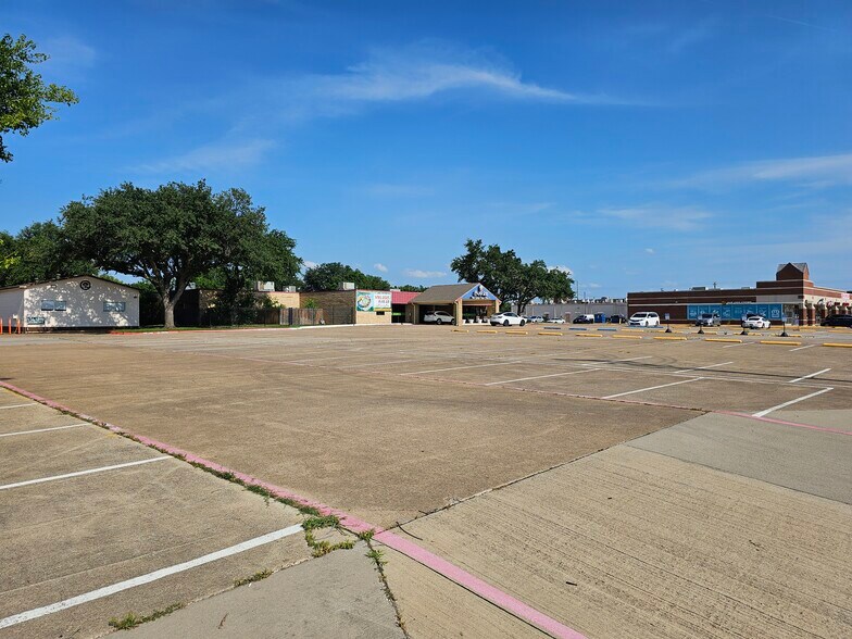 3114 Old Denton Rd, Carrollton, TX à vendre - Photo de l’immeuble – Image 2 sur 40