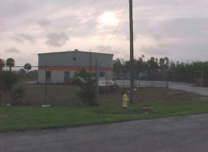 16751 Link Ct, Fort Myers, FL à louer - Photo de l’immeuble – Image 3 sur 6
