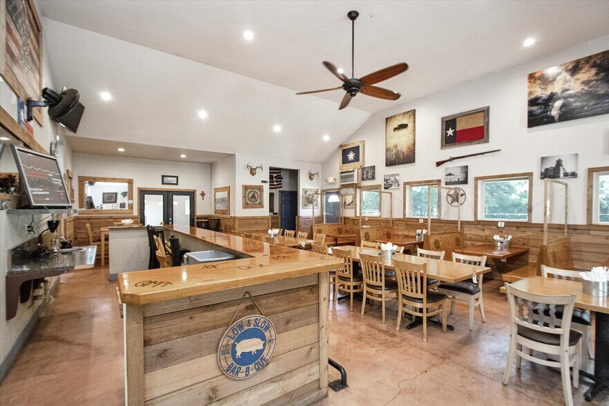 3710 Waterwood Pass, Elmendorf, TX à vendre - Photo intérieure – Image 2 sur 42