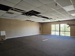 1110 W Kettleman Ln, Lodi, CA à louer Photo intérieure– Image 2 sur 3