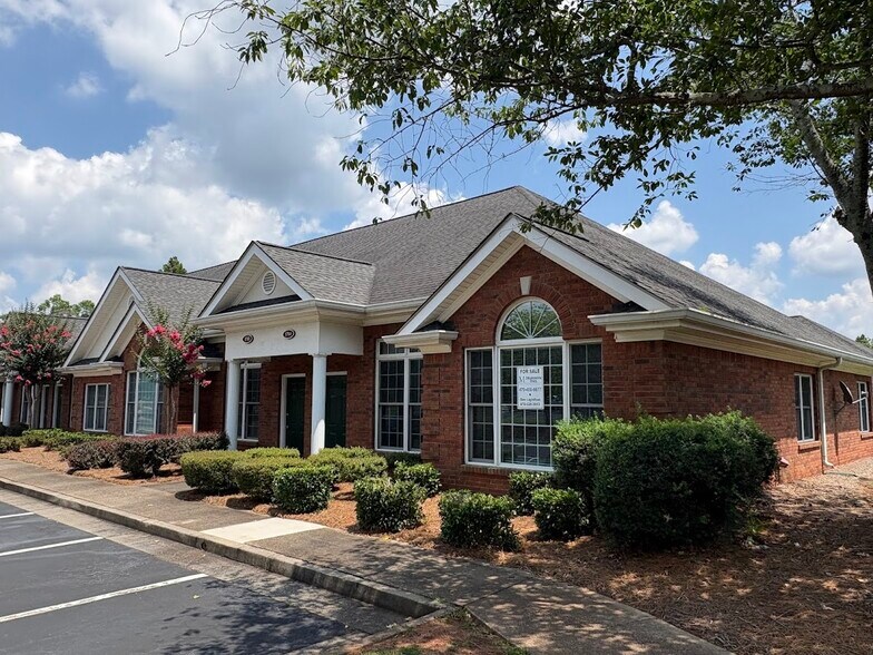 1704 East Crossville Road, Roswell, GA à vendre - Photo de l’immeuble – Image 2 sur 5