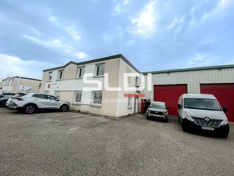 Avenue Des Frères Montgolfier, Chassieu à louer Photo de l’immeuble– Image 1 sur 9