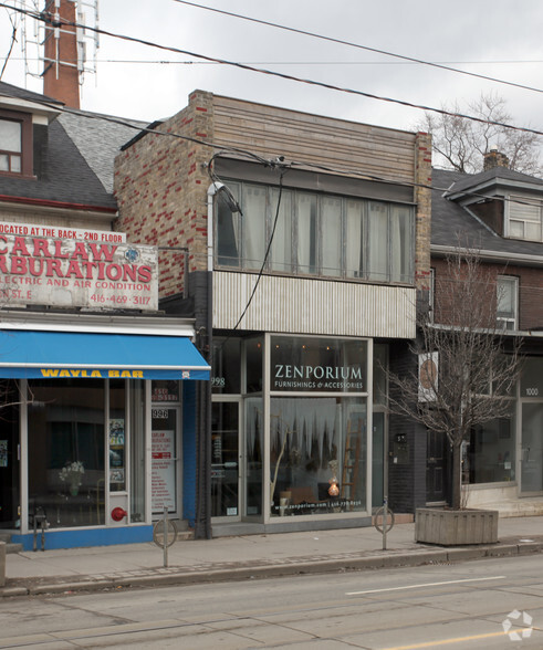 998 Queen St E, Toronto, ON à louer - Photo de l’immeuble – Image 2 sur 2