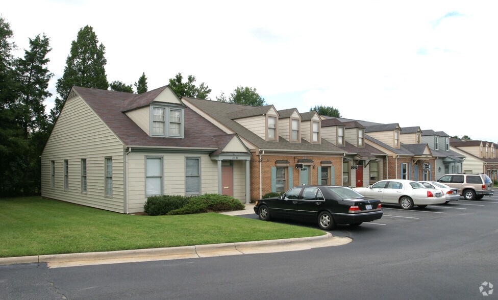 1919 Boulevard St, Greensboro, NC à louer - Photo de l’immeuble – Image 2 sur 34