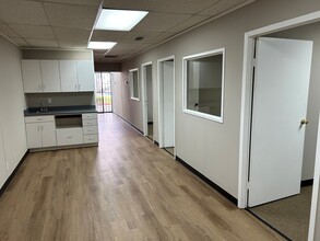 10841-10861 Vandale St, San Antonio, TX à louer Photo intérieure– Image 1 sur 8