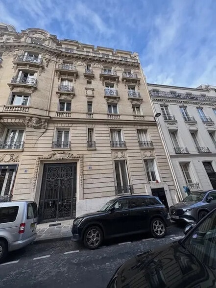 5 Rue Balzac, Paris à louer - Photo de l’immeuble – Image 1 sur 13