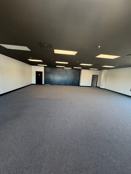 2540 104th St, Urbandale, IA à louer - Photo de l’immeuble – Image 2 sur 6