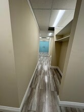 18345 Ventura Blvd, Tarzana, CA à louer Photo intérieure– Image 2 sur 8