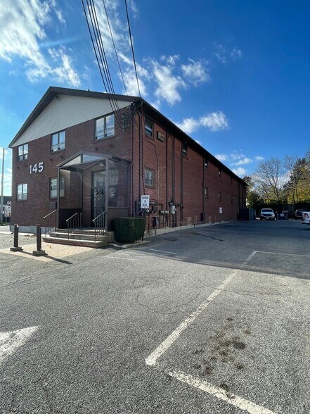 145 Commack Rd, Commack, NY à louer - Photo principale – Image 1 sur 8