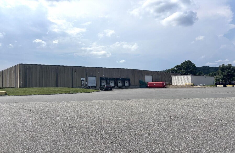 700 Bartley Chester Rd, Flanders, NJ à louer - Photo de l’immeuble – Image 1 sur 7