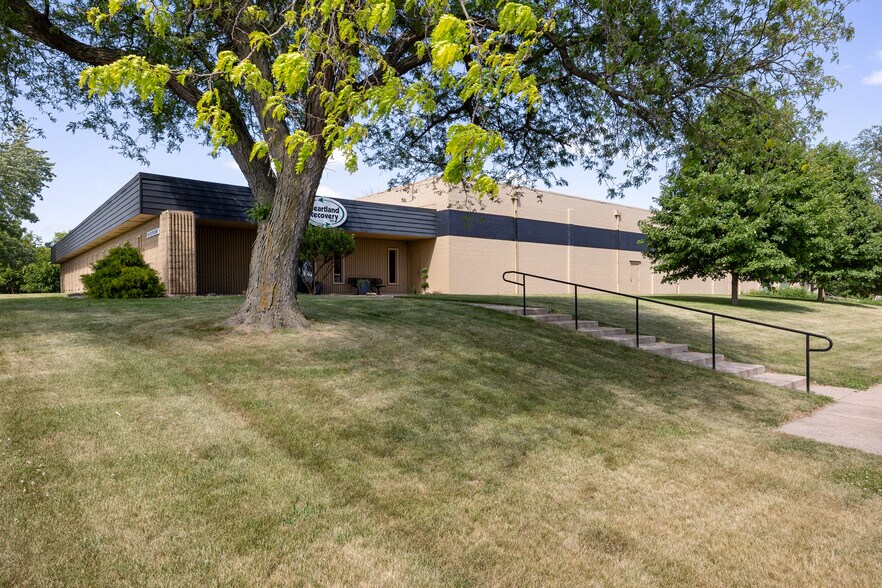 2860 Industrial Park Rd, Iowa City, IA à vendre - Photo de l’immeuble – Image 2 sur 34