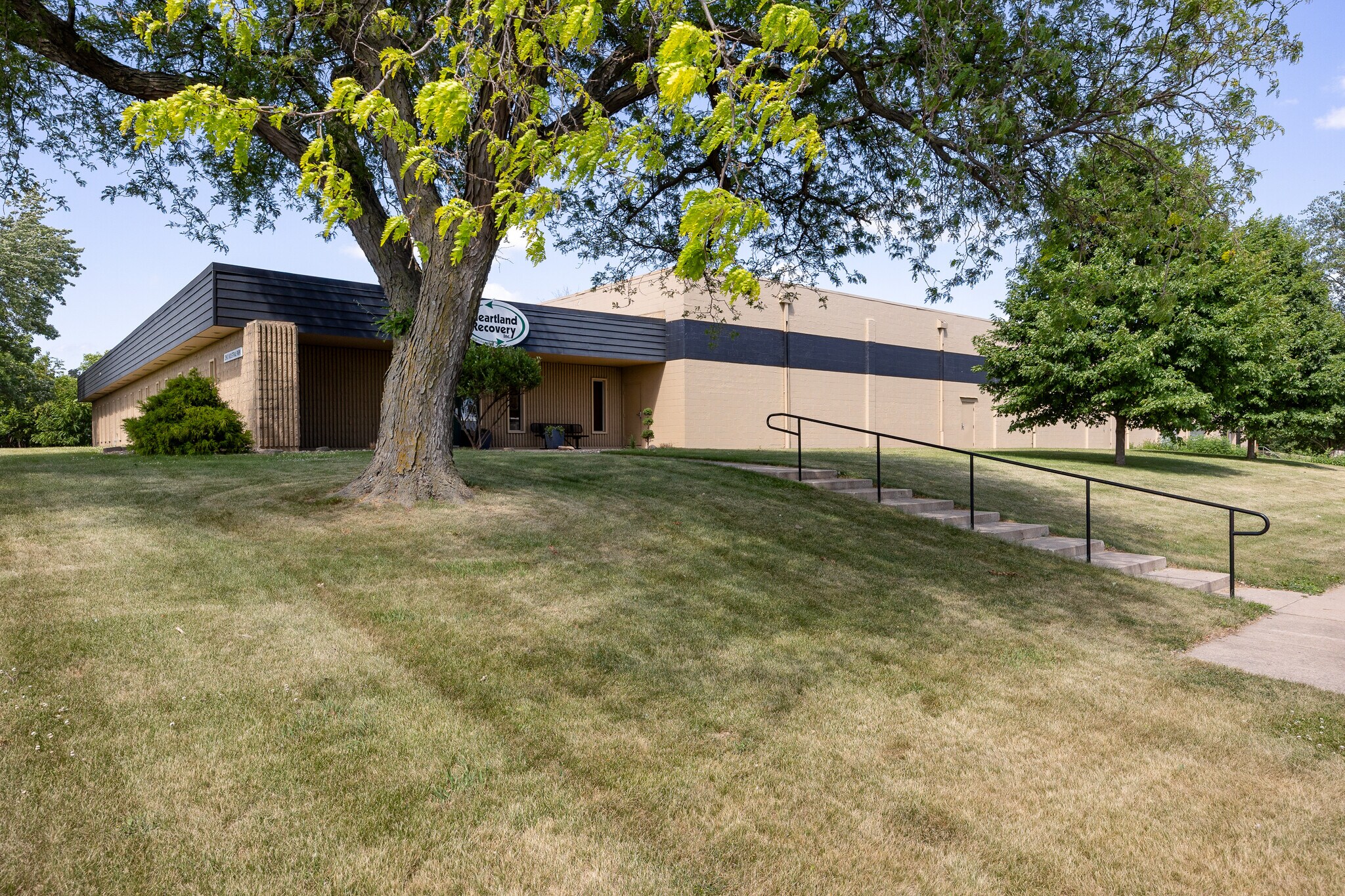 2860 Industrial Park Rd, Iowa City, IA à vendre Photo de l’immeuble– Image 1 sur 34