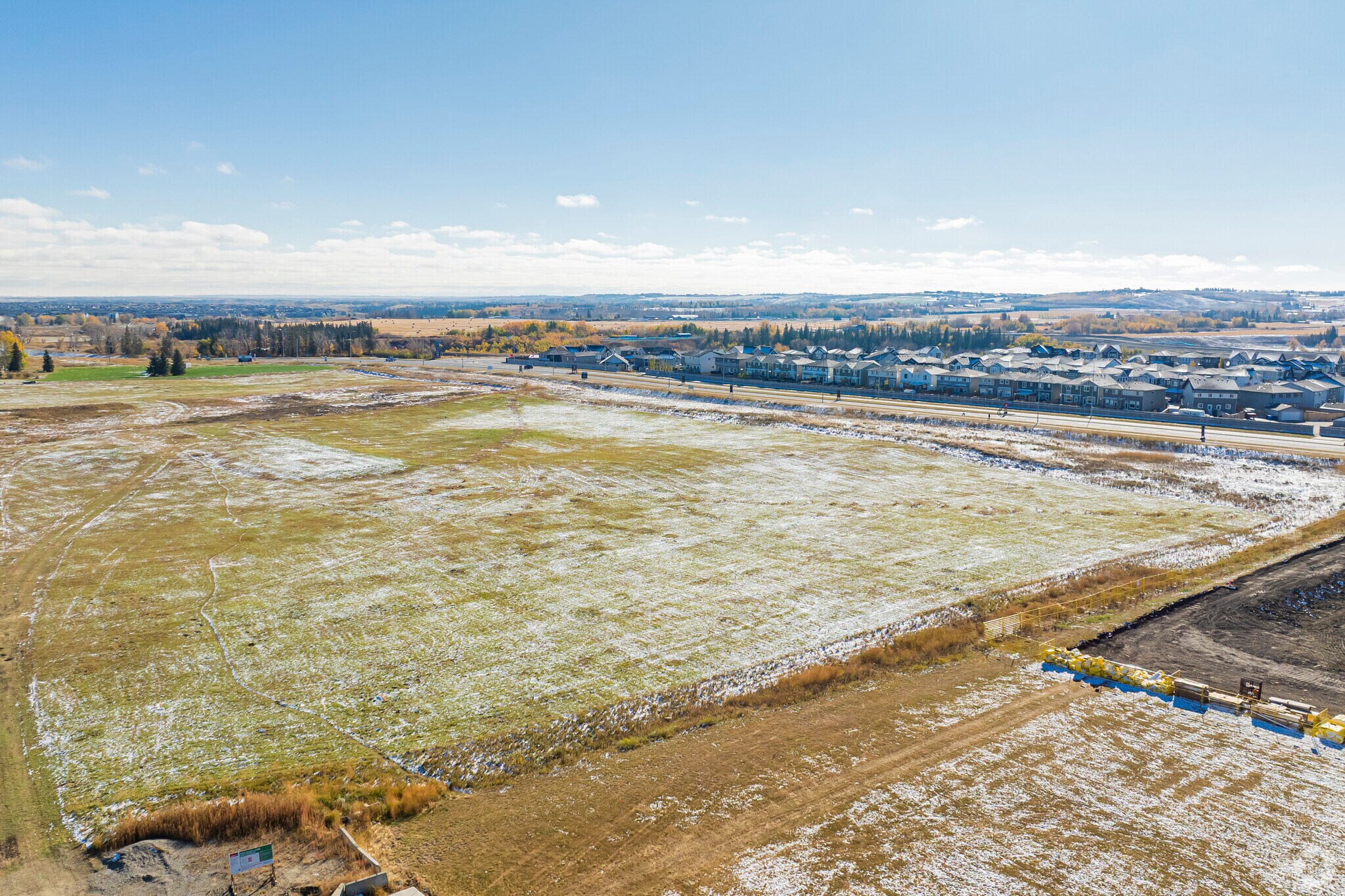 400 210th Av SW, Calgary, AB à vendre Photo principale– Image 1 sur 3