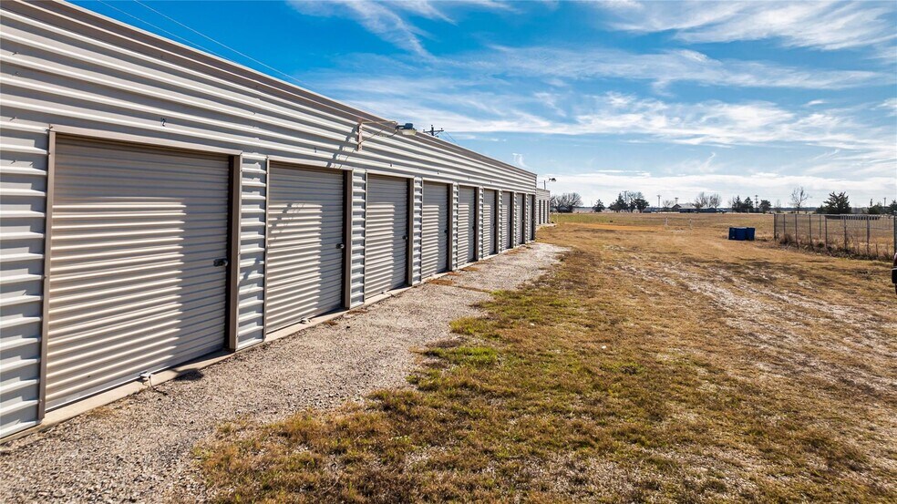 6240 Airport Rd, Paris, TX à vendre - Photo de l’immeuble – Image 2 sur 23