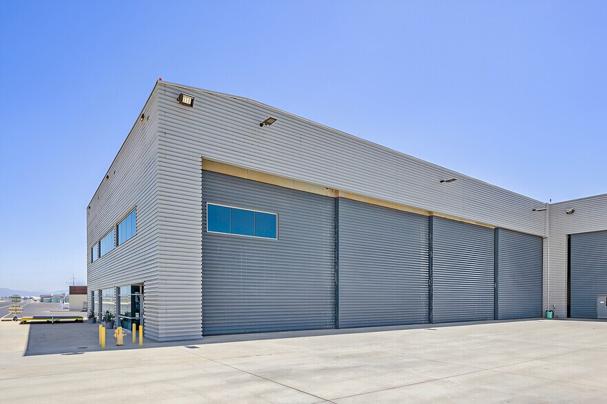 800 Aviation Dr, Camarillo, CA à vendre - Photo de l’immeuble – Image 3 sur 15