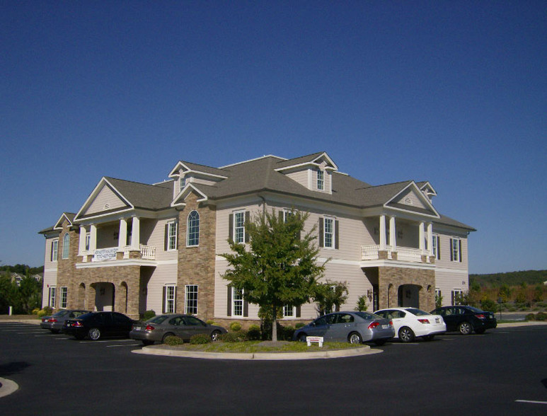 132 Riverstone Ter, Canton, GA à louer - Photo de l’immeuble – Image 1 sur 6