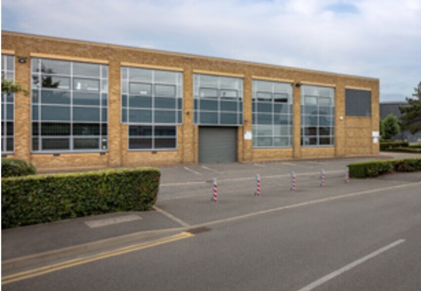 391 Edinburgh Ave, Slough à louer - Photo de l’immeuble – Image 3 sur 4
