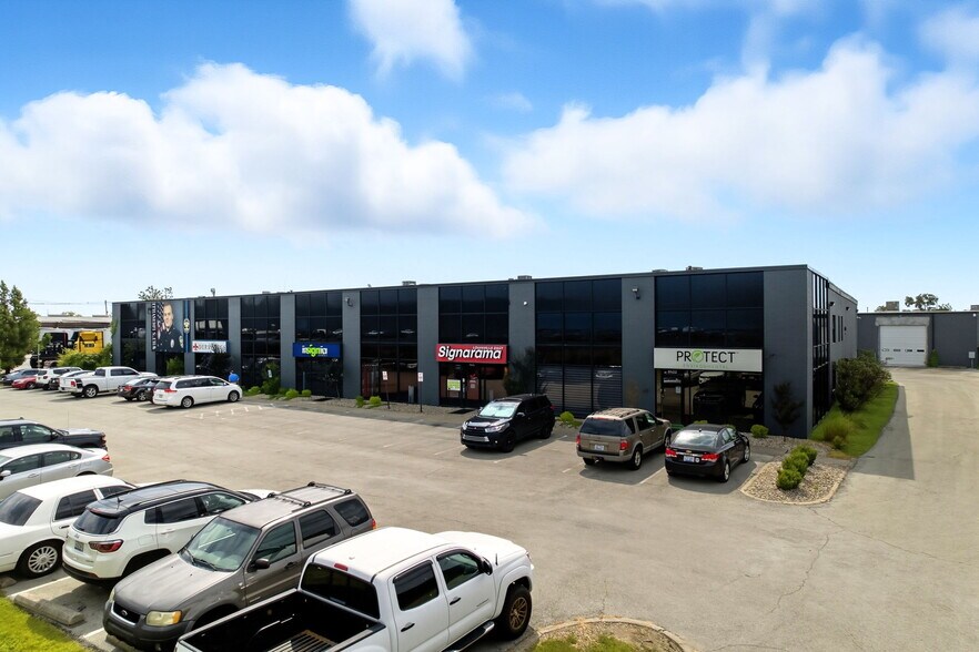 9822-9826 Bluegrass Pky, Louisville, KY à vendre - Photo de l’immeuble – Image 3 sur 24