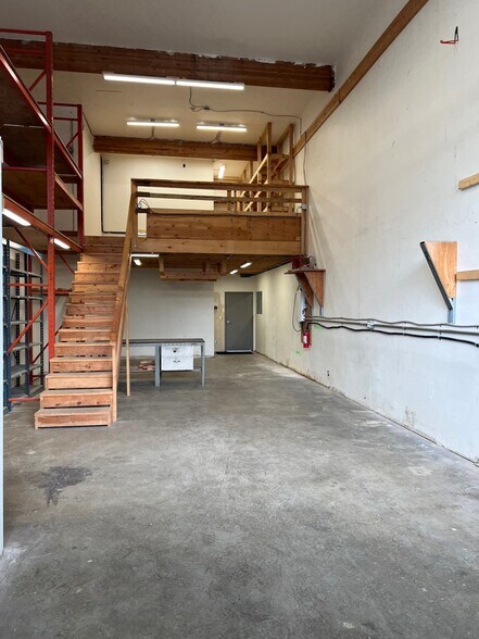 1127 14th St W, North Vancouver, BC à louer - Photo intérieure – Image 3 sur 8