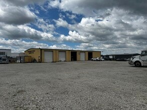 4465 Lisa Dr, Tipp City, OH à louer Photo de l’immeuble– Image 1 sur 7