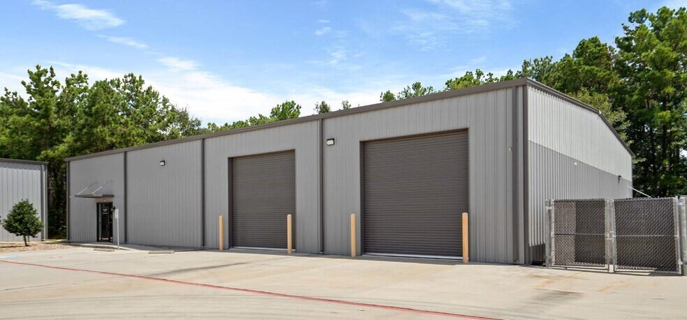 806 Gladstell St, Conroe, TX à louer - Photo de l’immeuble – Image 1 sur 7