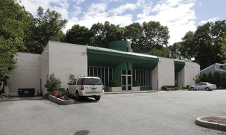Plus de détails pour 864 W Jericho Tpke, Huntington, NY - Médical à louer