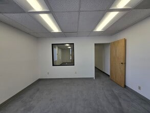 14895 E 14th St, San Leandro, CA à louer Photo intérieure– Image 2 sur 4