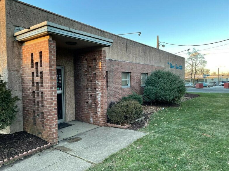 925 E Linden Ave, Linden, NJ à louer - Photo de l’immeuble – Image 2 sur 6