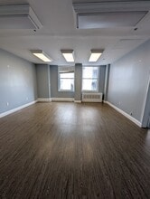 25 SE 2nd Ave, Miami, FL à louer Autre– Image 1 sur 9