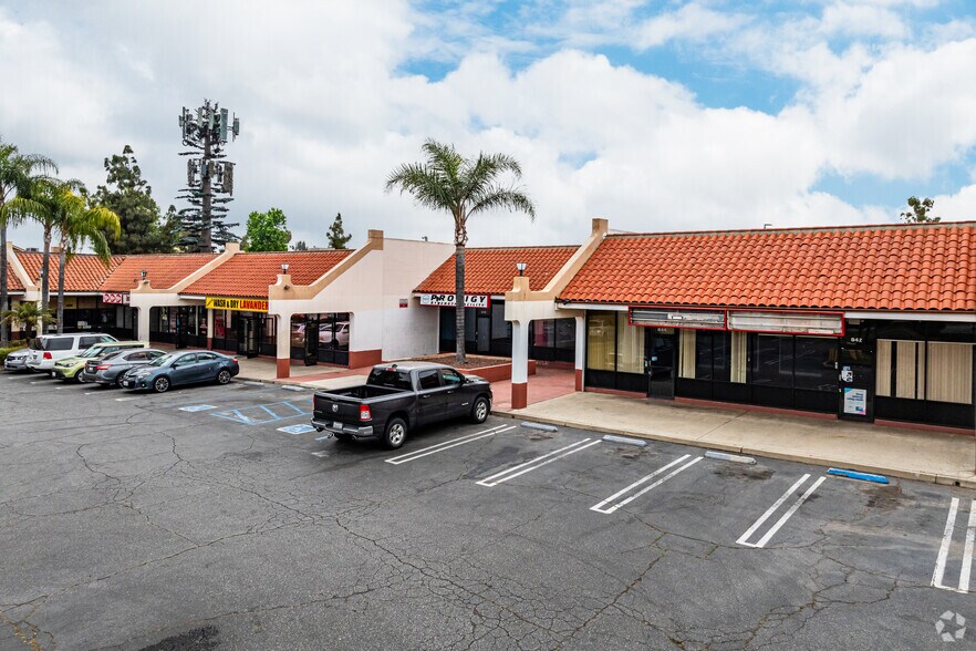 800-870 S Mountain Ave, Ontario, CA à louer - Photo de l’immeuble – Image 3 sur 7