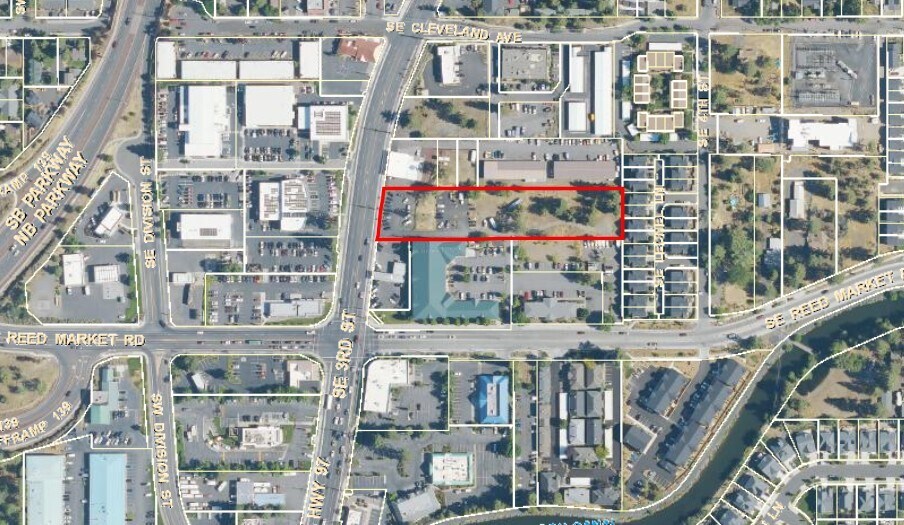 1060 SE 3rd St, Bend, OR à louer - Photo de l’immeuble – Image 2 sur 2