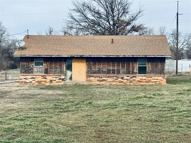 315 W Almar Dr, Chickasha, OK à vendre - Photo de l’immeuble – Image 2 sur 4