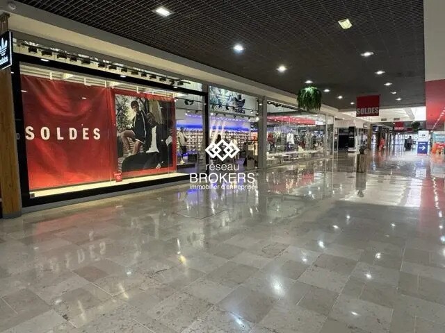 Local commercial dans Avignon à louer - Hall d’entrée – Image 2 sur 7