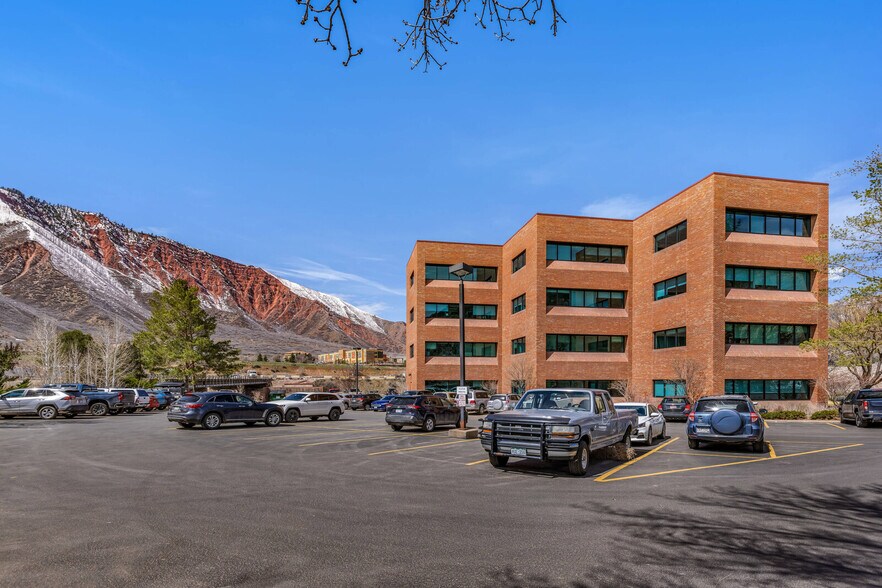 201 Centennial St, Glenwood Springs, CO à louer - Photo de l’immeuble – Image 2 sur 6