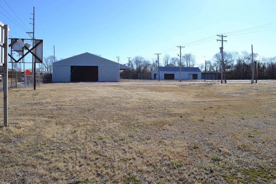 104 St. Clair Ave, East Saint Louis, IL à louer - Photo de l’immeuble – Image 3 sur 8