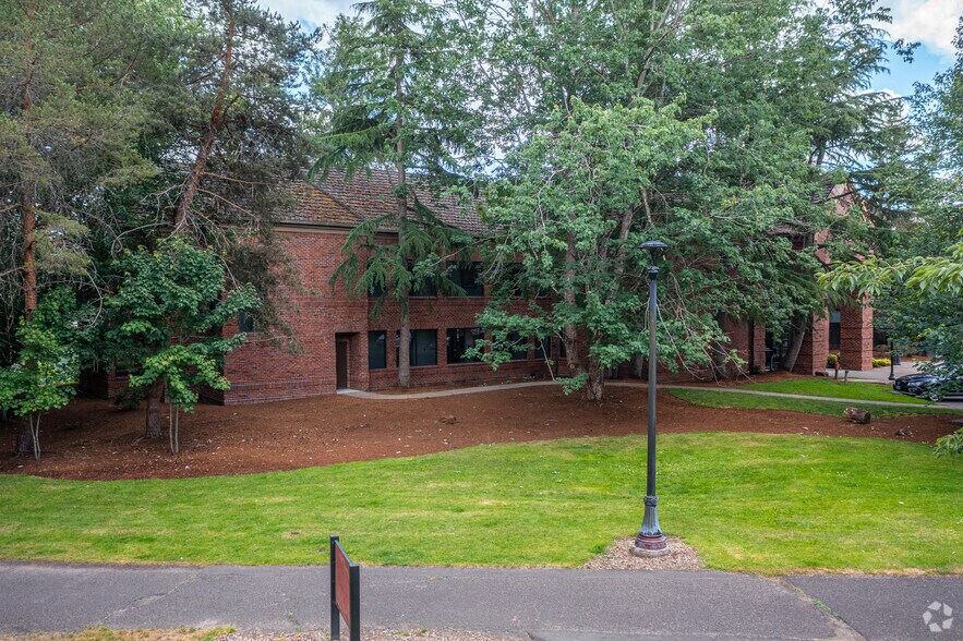 300 Oswego Pointe Dr, Lake Oswego, OR à louer - Photo de l’immeuble – Image 3 sur 18