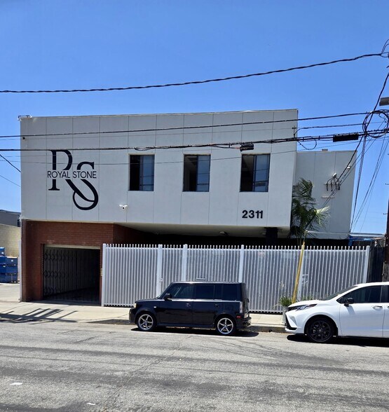 2311 Pontius Ave, Los Angeles, CA à louer - Photo de l’immeuble – Image 1 sur 3