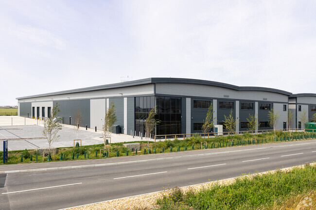 Plus de détails pour Cecil Pashley Way, Shoreham By Sea - Industriel/Logistique à louer