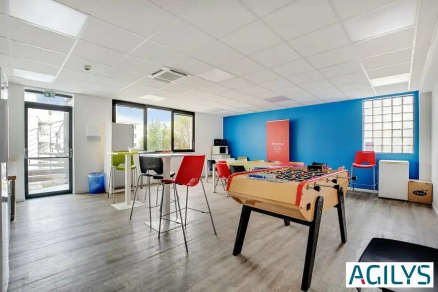 Bureau dans Gentilly à louer - Photo de l’immeuble – Image 2 sur 8