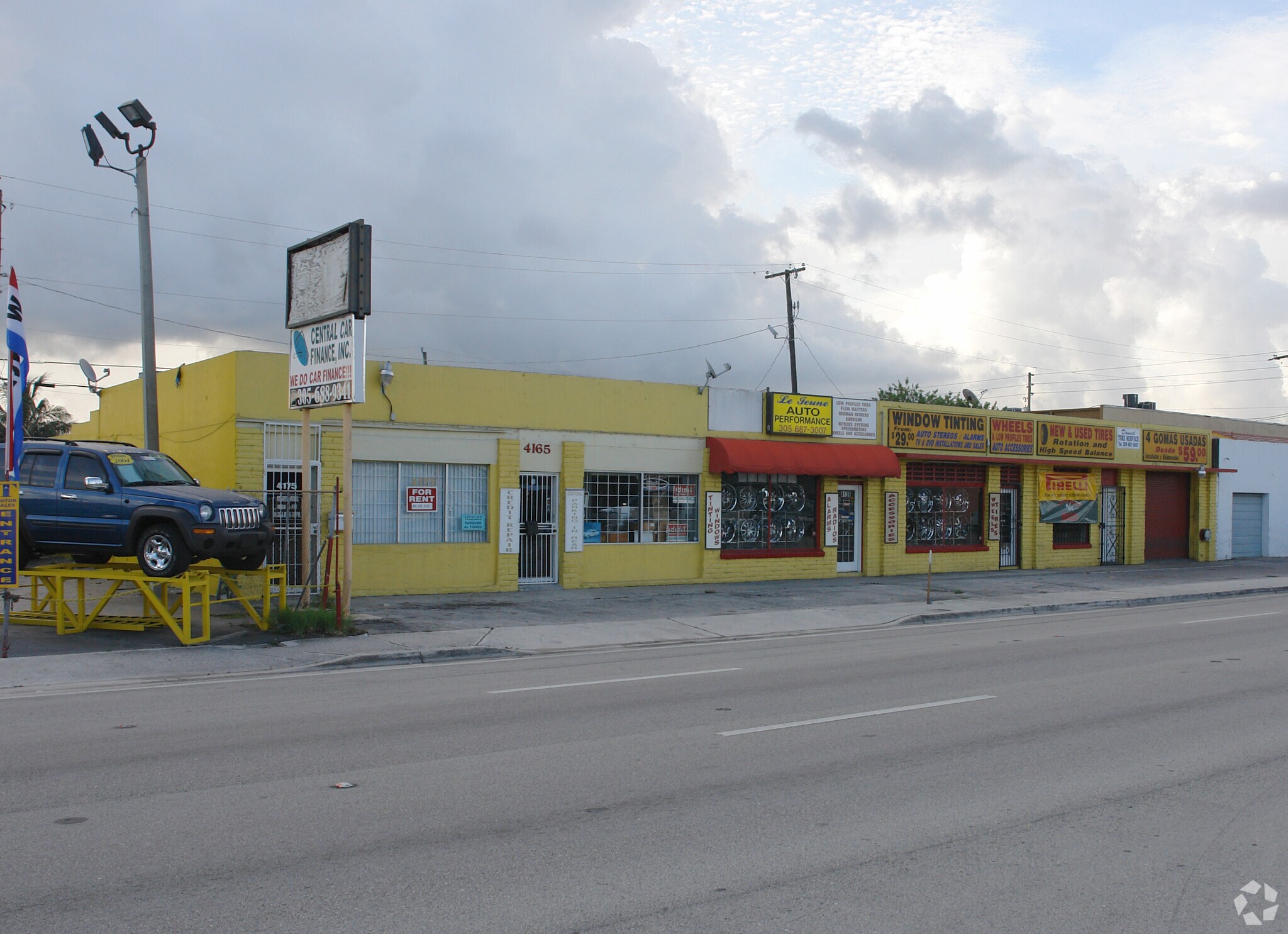 4135-4175 E 8th Ave, Hialeah, FL à louer Photo principale– Image 1 sur 5