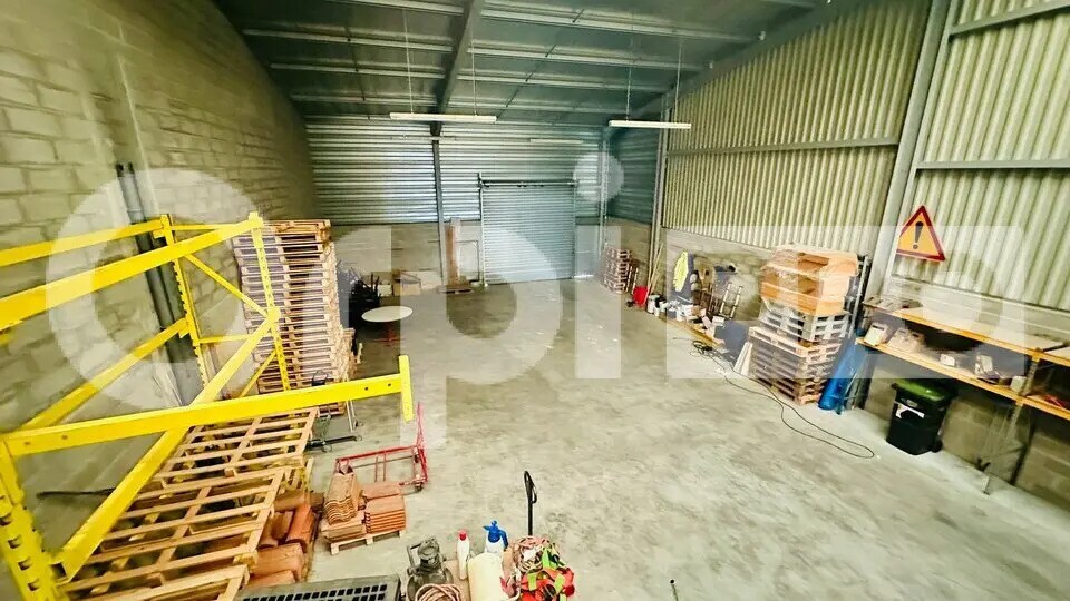 Local d'activités dans SAINT-JEAN-D'ILLAC à vendre - Photo intérieure – Image 3 sur 4