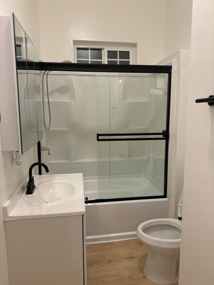 451 S Breed St, Los Angeles, CA à vendre - Photo de l’immeuble – Image 3 sur 18